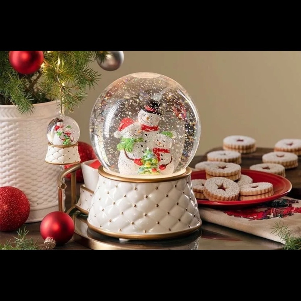 ISO Scentsy snow globe